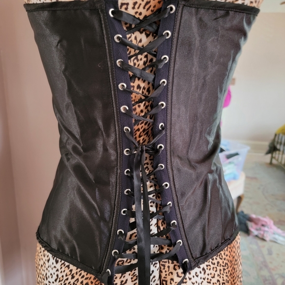 VINTAGE FREDERICK'S OF HOLLYWOOD BLACK SATIN CORSET - Picture 5 of 10